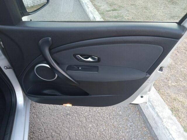 Серый Рено Меган, объемом двигателя 1.5 л и пробегом 280 тыс. км за 8300 $, фото 8 на Automoto.ua