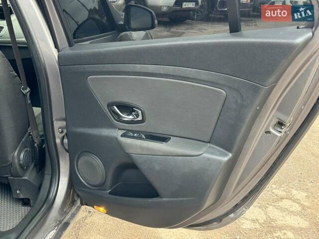 Сірий Рено Меган, об'ємом двигуна 1.5 л та пробігом 380 тис. км за 6940 $, фото 17 на Automoto.ua