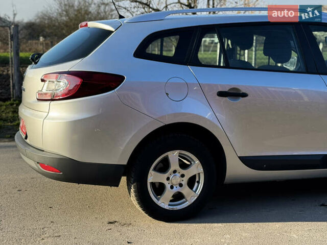 Сірий Рено Меган, об'ємом двигуна 1.6 л та пробігом 280 тис. км за 7150 $, фото 9 на Automoto.ua