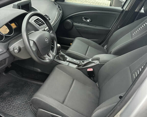 Сірий Рено Меган, об'ємом двигуна 1.46 л та пробігом 195 тис. км за 8500 $, фото 19 на Automoto.ua