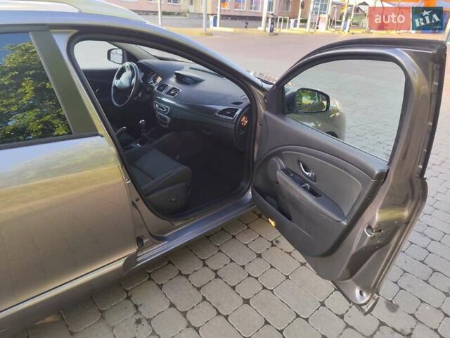 Серый Рено Меган, объемом двигателя 1.46 л и пробегом 197 тыс. км за 8000 $, фото 9 на Automoto.ua