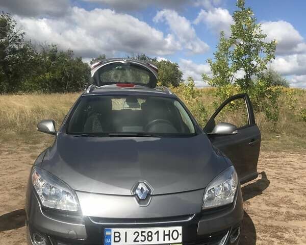 Рено Меган 2012 у Лубнах на Automoto.ua Сірий Рено Меган, об'ємом двигуна 1.5 л та пробігом 289 тис. км за 7800 $, фото 2 на Automoto.ua