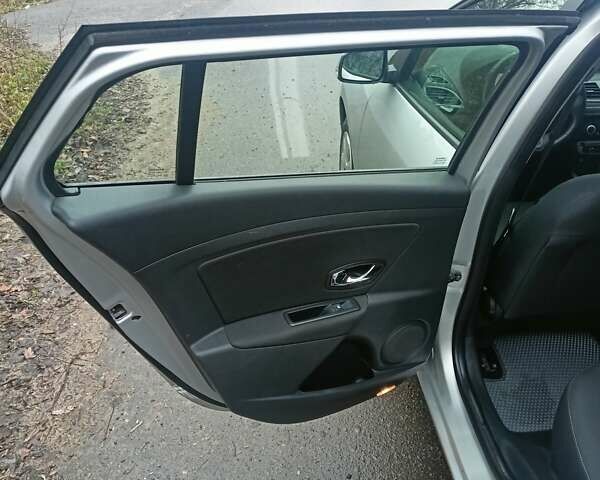 Серый Рено Меган, объемом двигателя 1.46 л и пробегом 247 тыс. км за 8200 $, фото 7 на Automoto.ua