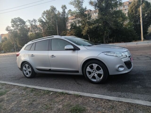 Серый Рено Меган, объемом двигателя 1.5 л и пробегом 280 тыс. км за 8300 $, фото 1 на Automoto.ua