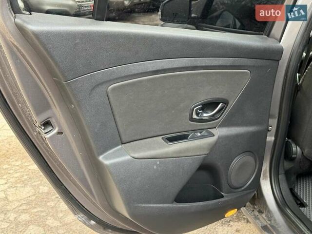 Сірий Рено Меган, об'ємом двигуна 1.5 л та пробігом 380 тис. км за 6940 $, фото 14 на Automoto.ua
