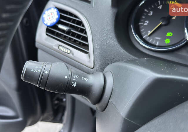 Серый Рено Меган, объемом двигателя 1.46 л и пробегом 183 тыс. км за 8450 $, фото 67 на Automoto.ua