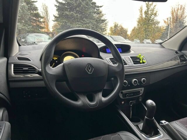 Серый Рено Меган, объемом двигателя 1.5 л и пробегом 289 тыс. км за 7500 $, фото 12 на Automoto.ua