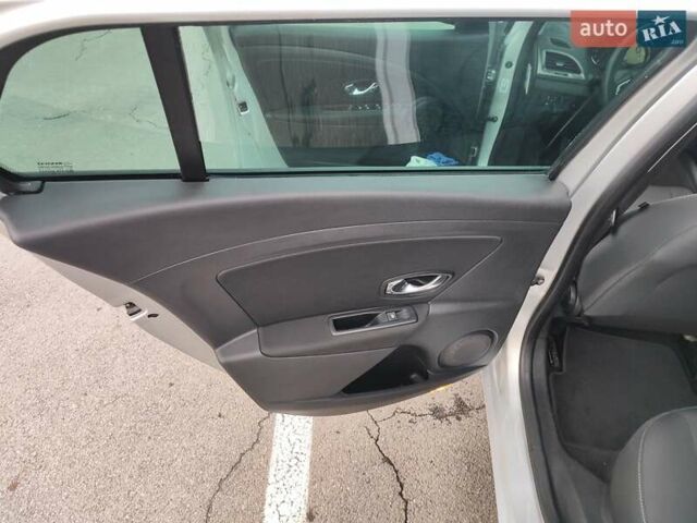 Сірий Рено Меган, об'ємом двигуна 1.46 л та пробігом 241 тис. км за 7800 $, фото 10 на Automoto.ua