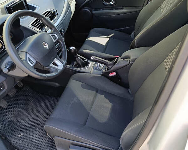 Серый Рено Меган, объемом двигателя 1.46 л и пробегом 230 тыс. км за 6900 $, фото 29 на Automoto.ua