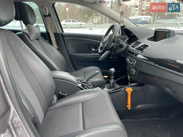 Сірий Рено Меган, об'ємом двигуна 1.46 л та пробігом 281 тис. км за 7990 $, фото 21 на Automoto.ua