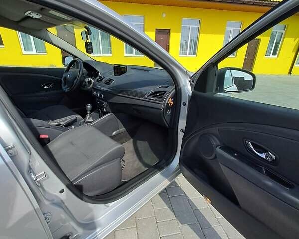 Сірий Рено Меган, об'ємом двигуна 1.46 л та пробігом 270 тис. км за 7400 $, фото 8 на Automoto.ua