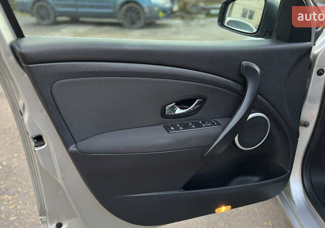 Серый Рено Меган, объемом двигателя 1.5 л и пробегом 215 тыс. км за 7600 $, фото 24 на Automoto.ua