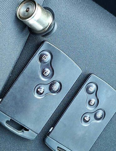 Серый Рено Меган, объемом двигателя 1.6 л и пробегом 210 тыс. км за 7550 $, фото 33 на Automoto.ua