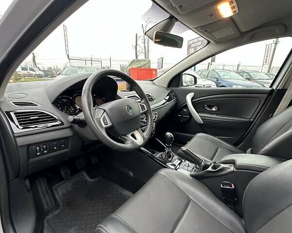 Серый Рено Меган, объемом двигателя 1.46 л и пробегом 289 тыс. км за 7999 $, фото 16 на Automoto.ua