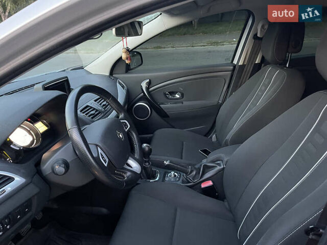 Серый Рено Меган, объемом двигателя 1.5 л и пробегом 222 тыс. км за 9000 $, фото 8 на Automoto.ua