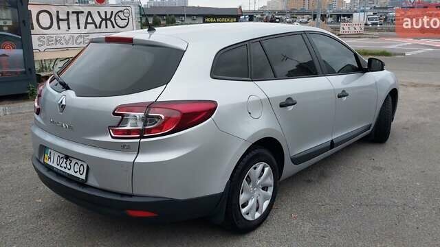 Рено Меган 2012 в Киеве на Automoto.ua Серый Рено Меган, объемом двигателя 1.46 л и пробегом 260 тыс. км за 8800 $, фото 2 на Automoto.ua