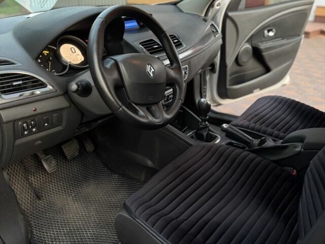 Серый Рено Меган, объемом двигателя 1.5 л и пробегом 225 тыс. км за 6999 $, фото 22 на Automoto.ua