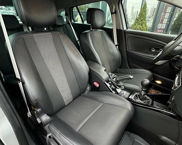 Серый Рено Меган, объемом двигателя 1.46 л и пробегом 289 тыс. км за 7999 $, фото 20 на Automoto.ua