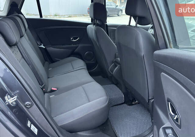 Серый Рено Меган, объемом двигателя 1.46 л и пробегом 183 тыс. км за 8450 $, фото 88 на Automoto.ua