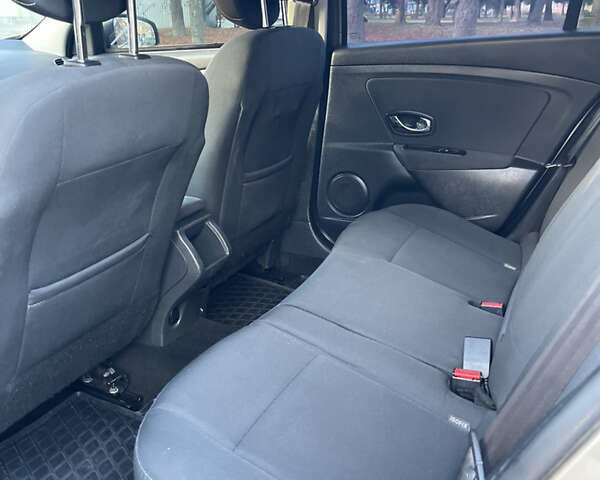 Серый Рено Меган, объемом двигателя 1.46 л и пробегом 236 тыс. км за 8600 $, фото 19 на Automoto.ua