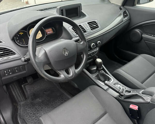 Сірий Рено Меган, об'ємом двигуна 1.46 л та пробігом 195 тис. км за 8500 $, фото 12 на Automoto.ua