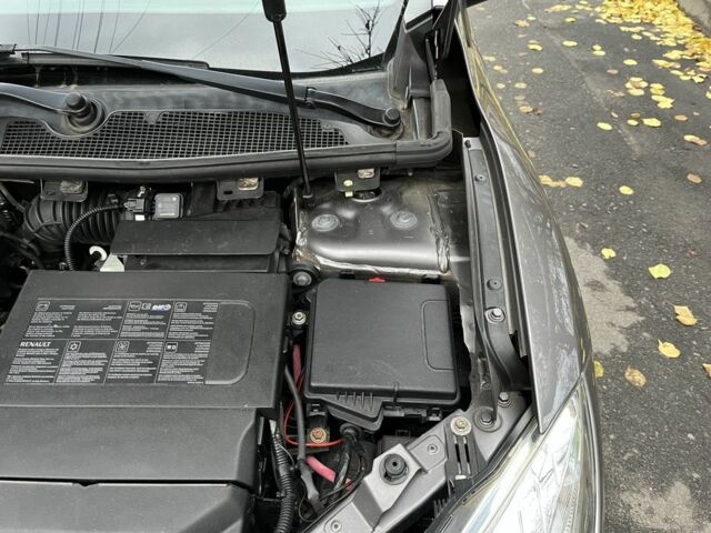 Серый Рено Меган, объемом двигателя 1.5 л и пробегом 275 тыс. км за 8999 $, фото 19 на Automoto.ua