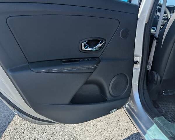 Серый Рено Меган, объемом двигателя 1.46 л и пробегом 283 тыс. км за 8000 $, фото 17 на Automoto.ua