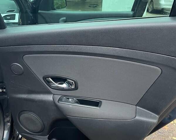 Серый Рено Меган, объемом двигателя 1.9 л и пробегом 200 тыс. км за 7650 $, фото 19 на Automoto.ua