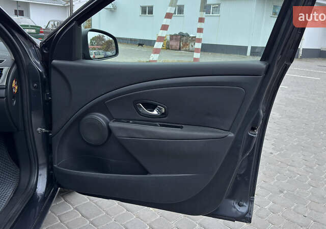 Серый Рено Меган, объемом двигателя 1.46 л и пробегом 183 тыс. км за 8100 $, фото 94 на Automoto.ua