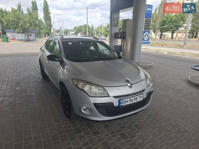 Рено Меган 2012 у Миколаєві на Automoto.ua Сірий Рено Меган, об'ємом двигуна 1.46 л та пробігом 323 тис. км за 7599 $, фото 3 на Automoto.ua