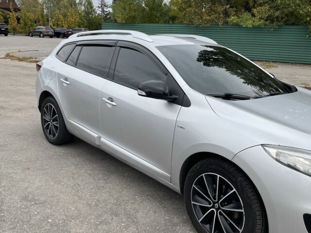 Рено Меган 2012 в Харькове на Automoto.ua Серый Рено Меган, объемом двигателя 1.5 л и пробегом 298 тыс. км за 7500 $, фото 3 на Automoto.ua