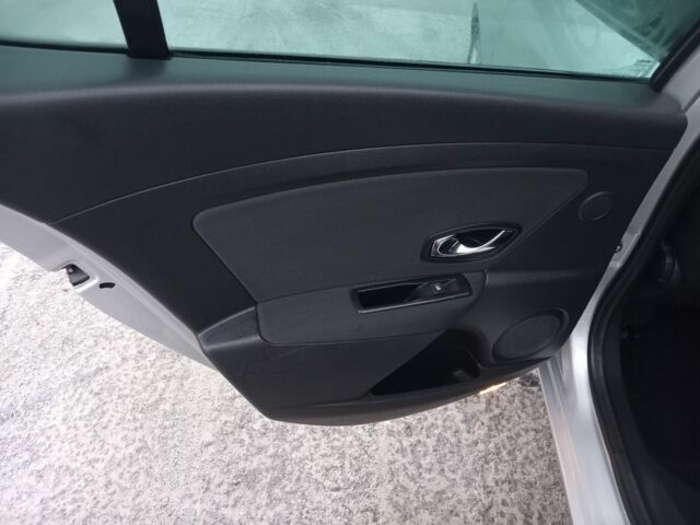 Серый Рено Меган, объемом двигателя 1.5 л и пробегом 280 тыс. км за 8200 $, фото 7 на Automoto.ua