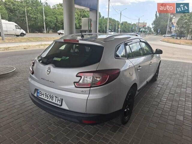 Рено Меган 2012 у Миколаєві на Automoto.ua Сірий Рено Меган, об'ємом двигуна 1.46 л та пробігом 323 тис. км за 7599 $, фото 7 на Automoto.ua