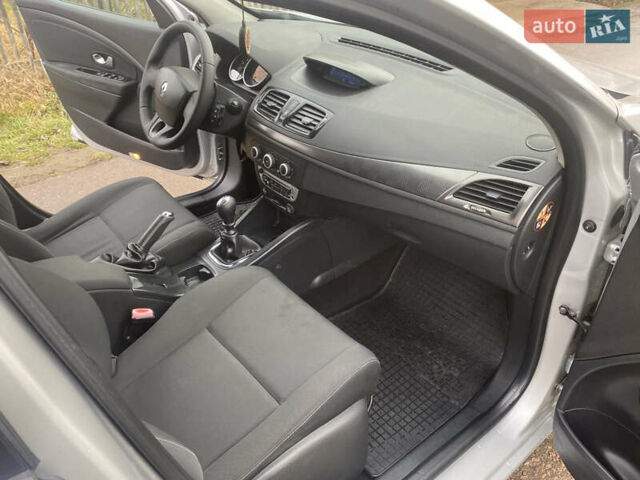 Серый Рено Меган, объемом двигателя 0 л и пробегом 247 тыс. км за 6700 $, фото 12 на Automoto.ua