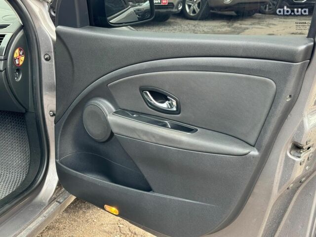 Серый Рено Меган, объемом двигателя 1.5 л и пробегом 380 тыс. км за 6940 $, фото 19 на Automoto.ua