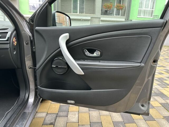 Серый Рено Меган, объемом двигателя 1.5 л и пробегом 290 тыс. км за 7900 $, фото 12 на Automoto.ua