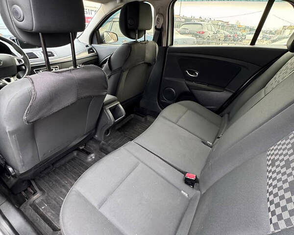 Сірий Рено Меган, об'ємом двигуна 1.46 л та пробігом 203 тис. км за 7999 $, фото 17 на Automoto.ua