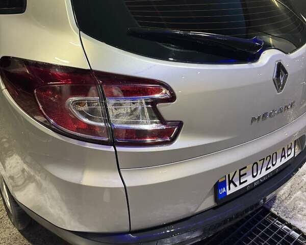 Серый Рено Меган, объемом двигателя 1.46 л и пробегом 186 тыс. км за 8500 $, фото 3 на Automoto.ua
