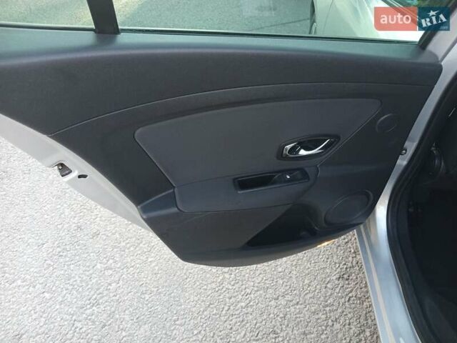 Серый Рено Меган, объемом двигателя 1.5 л и пробегом 280 тыс. км за 8300 $, фото 3 на Automoto.ua