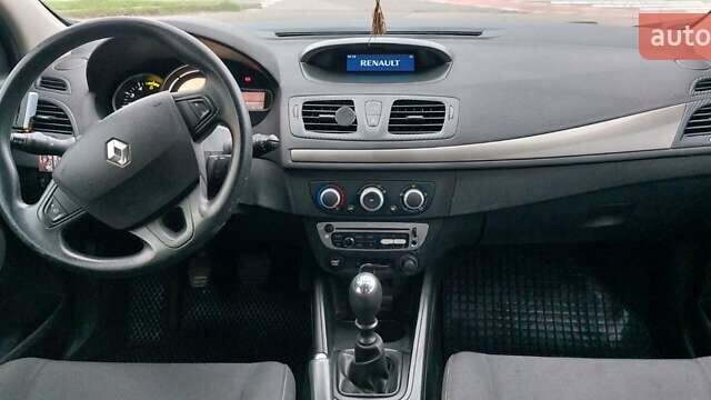 Рено Меган 2012 в Киеве на Automoto.ua Серый Рено Меган, объемом двигателя 1.46 л и пробегом 260 тыс. км за 8800 $, фото 8 на Automoto.ua