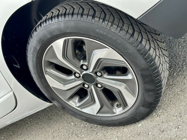 Серый Рено Меган, объемом двигателя 1.6 л и пробегом 277 тыс. км за 7000 $, фото 12 на Automoto.ua