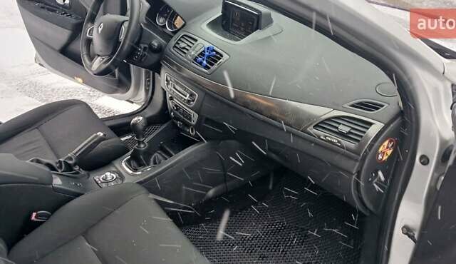 Сірий Рено Меган, об'ємом двигуна 1.46 л та пробігом 309 тис. км за 7500 $, фото 19 на Automoto.ua