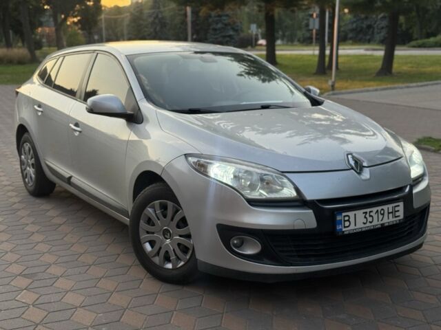 Серый Рено Меган, объемом двигателя 1.5 л и пробегом 225 тыс. км за 6999 $, фото 5 на Automoto.ua