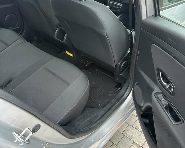 Сірий Рено Меган, об'ємом двигуна 1.46 л та пробігом 195 тис. км за 8500 $, фото 21 на Automoto.ua