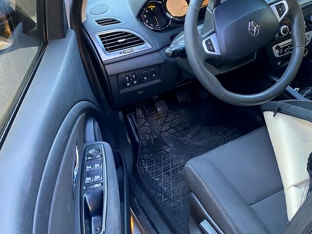 Серый Рено Меган, объемом двигателя 1.5 л и пробегом 310 тыс. км за 6700 $, фото 4 на Automoto.ua