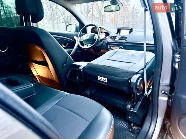 Серый Рено Меган, объемом двигателя 1.5 л и пробегом 248 тыс. км за 8300 $, фото 21 на Automoto.ua