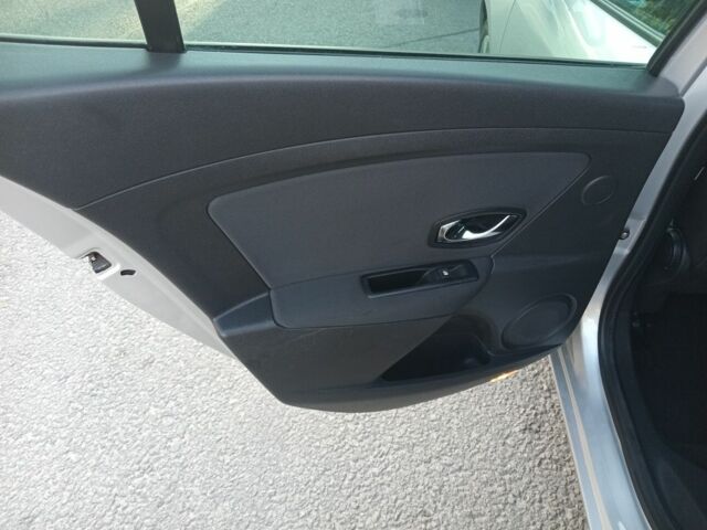 Серый Рено Меган, объемом двигателя 1.5 л и пробегом 280 тыс. км за 8300 $, фото 3 на Automoto.ua