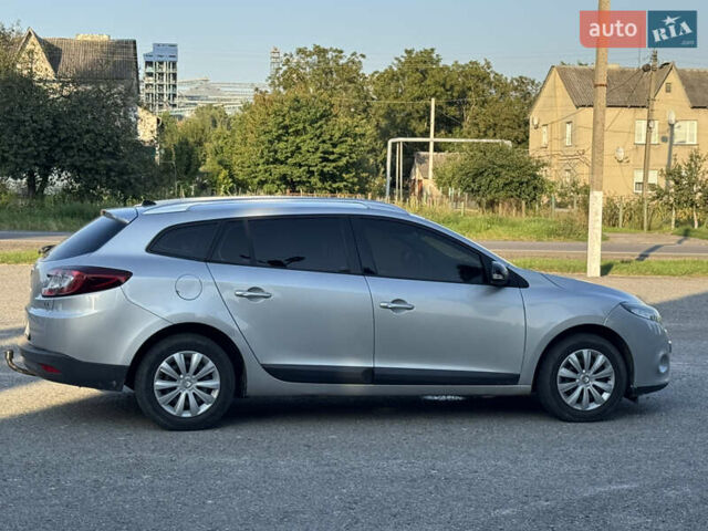 Серый Рено Меган, объемом двигателя 1.46 л и пробегом 240 тыс. км за 7300 $, фото 4 на Automoto.ua