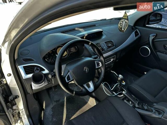 Сірий Рено Меган, об'ємом двигуна 1.5 л та пробігом 256 тис. км за 7450 $, фото 2 на Automoto.ua