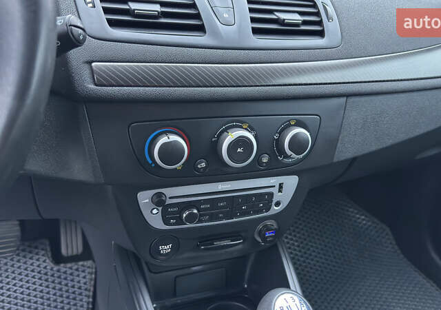 Серый Рено Меган, объемом двигателя 1.46 л и пробегом 183 тыс. км за 8100 $, фото 71 на Automoto.ua